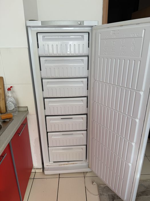 Морозильник продам