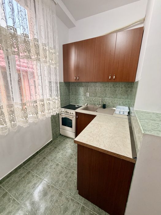Inchiriez casa zona centrală!
