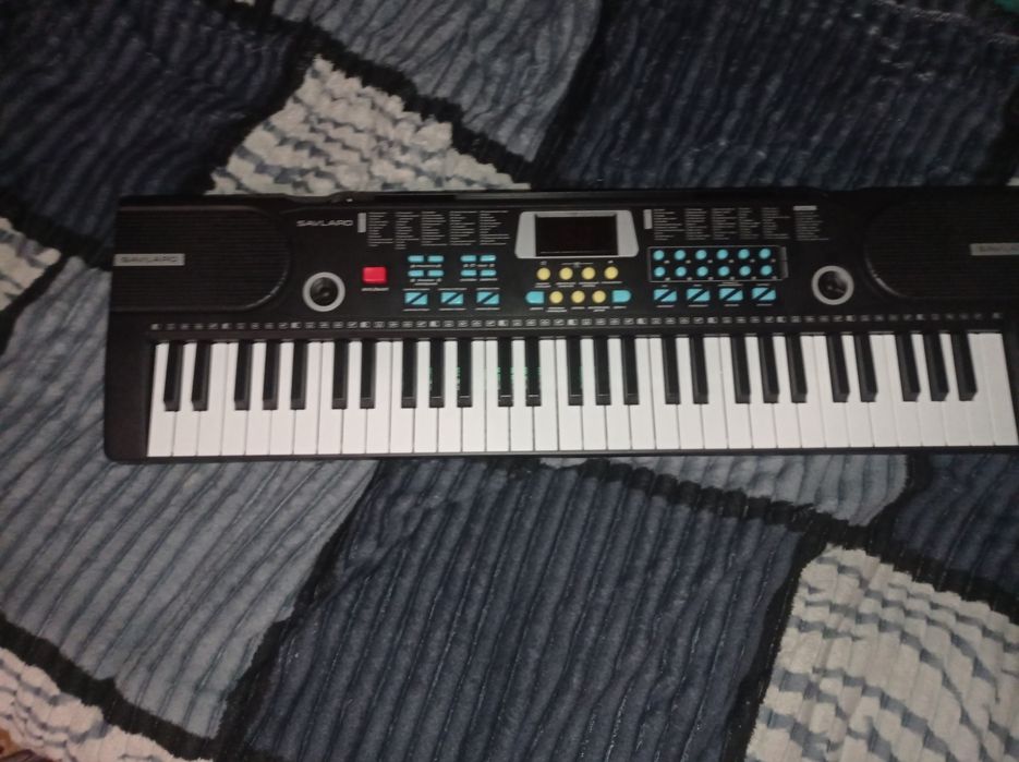 Продам синтезатор 24.000