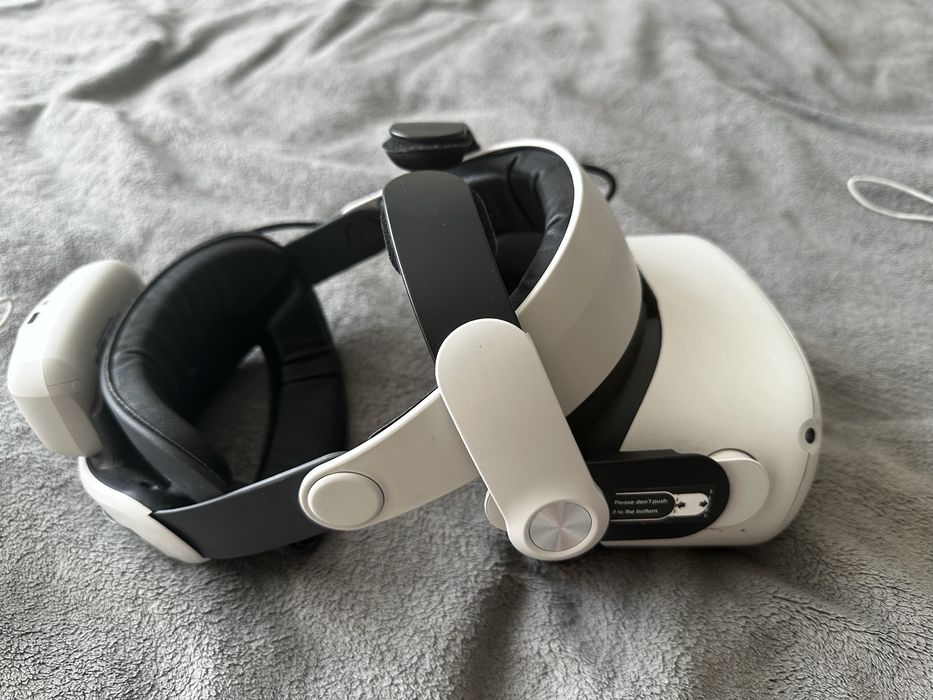 Продам VR-очки Meta Quest 2