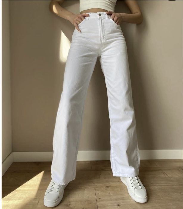 Белый джинсы    .