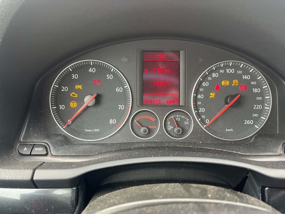 Vând golf V GT motor 1.4 tfsi 170 cp 
An 2006 
(Numerele roșii sunt expirate) 
Preț în euro