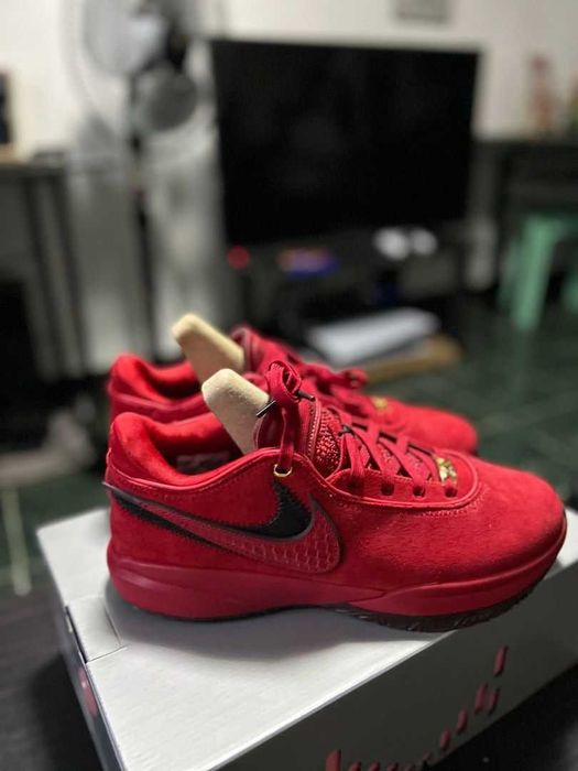 LeBron XX ''Liverpool''', marimea 44, nepurtati, stare 10/10.