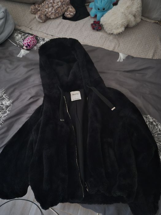 Geaca plușată Bershka