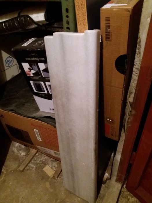 Входна врата с мраморен праг