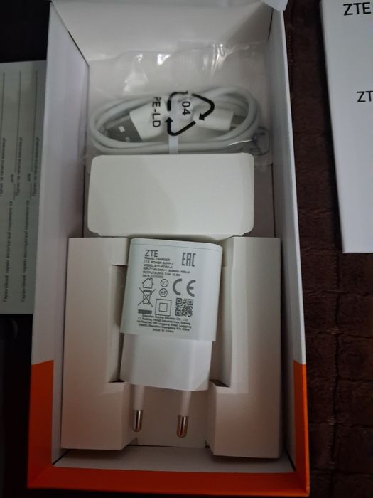 Новый в упаковке смартфон