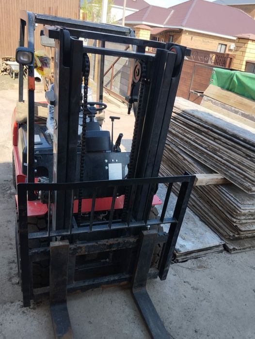 Вилочный погрузчик  2025 года.