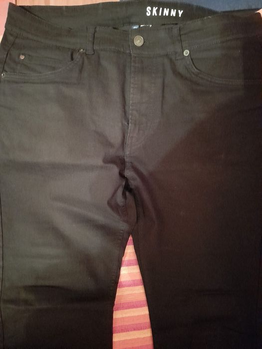 Vând Blugi Negri Bărbătești