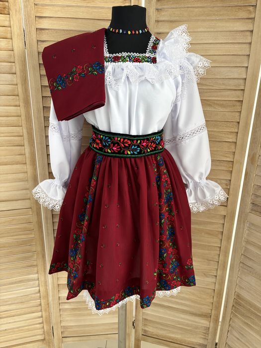 Costum popular pentru femei de Maramures complet