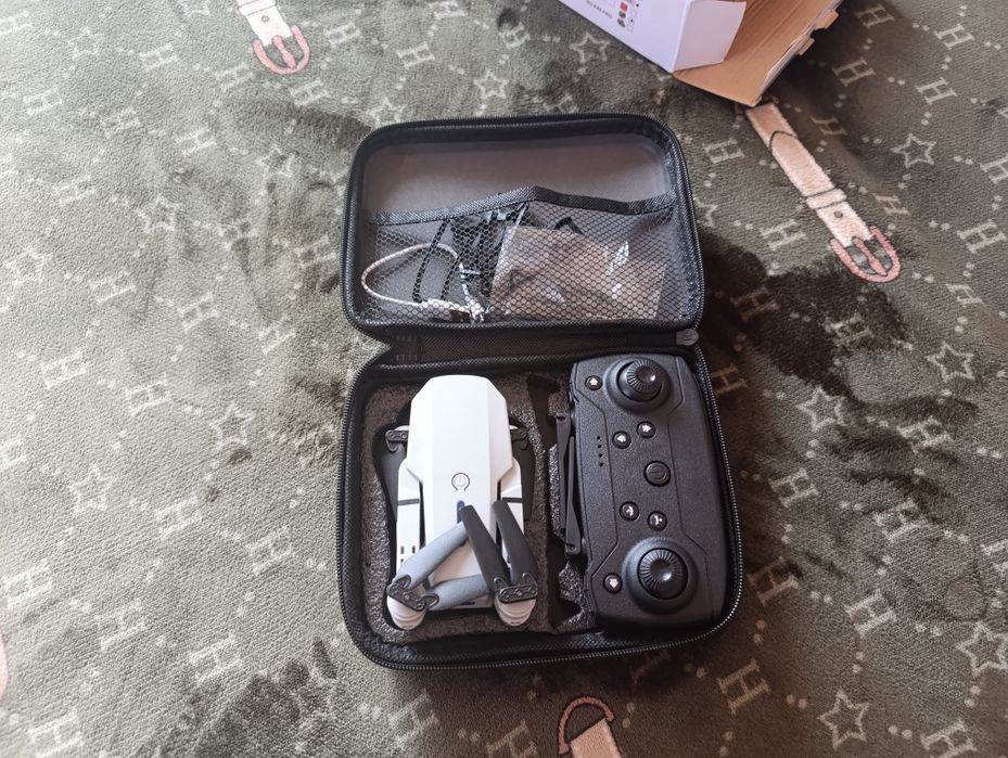 Дронн E88 pro fordable drone