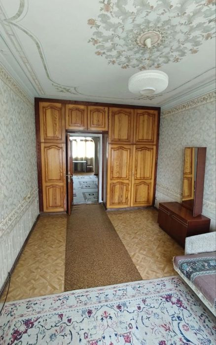 Yunusobod 8-kvartal 2xona 2 etaj srochna sotiladi!