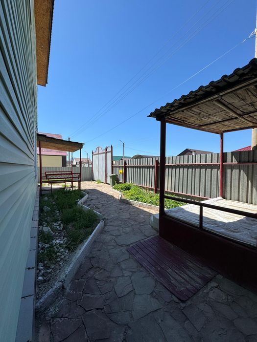 Продам двух этажный коттедж