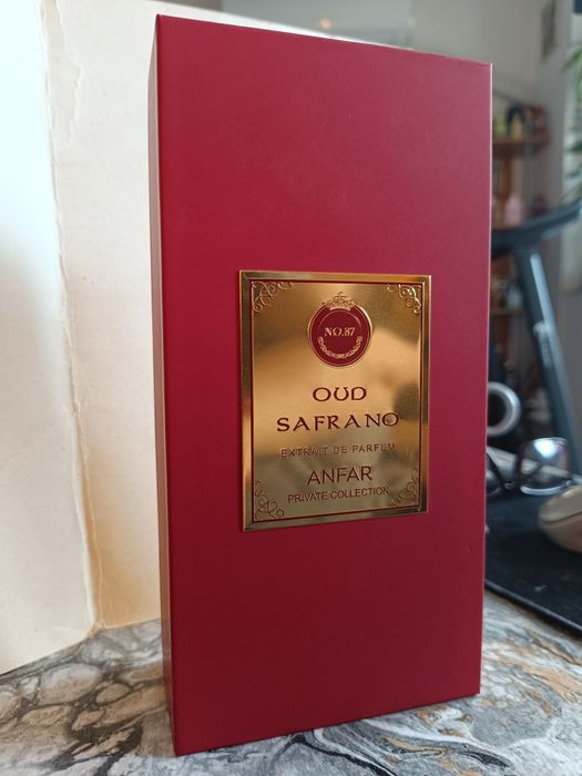 Vând doua parfumuri noi