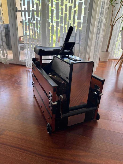 Aparat de vâslit (rowing machine) Kingsmith WM10 – pliabil, stare impecabilă