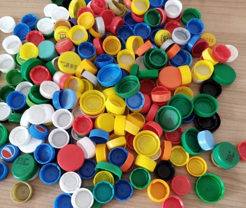 Крышки пластиковые от бутылки