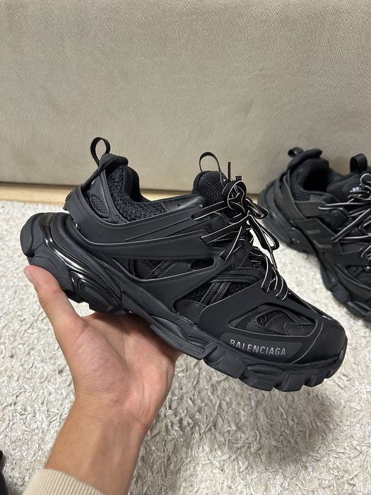 balenciaga track black