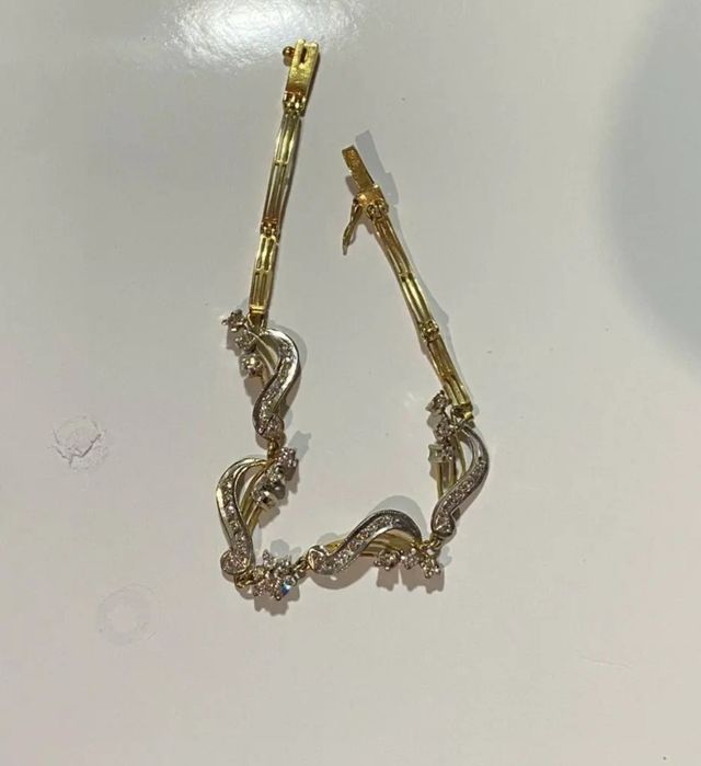 Золотые серьги с бриллиантами