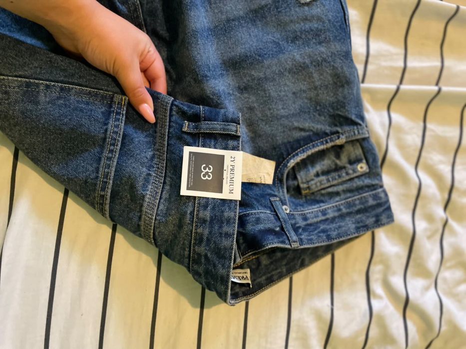 Дънките са чисто нови