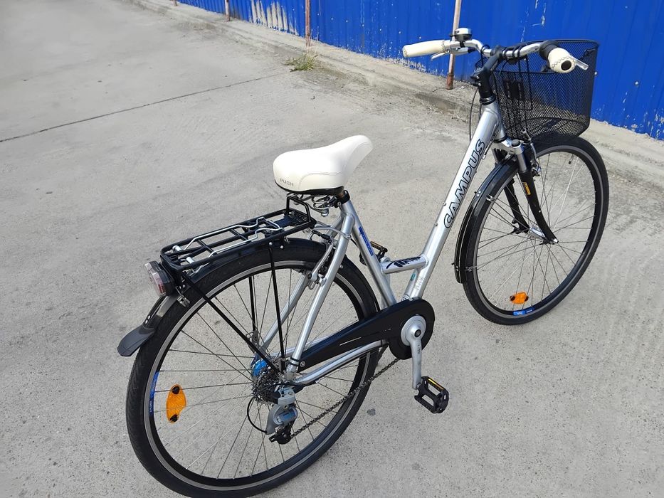 Vând bicicleta din aluminiu pentru damă