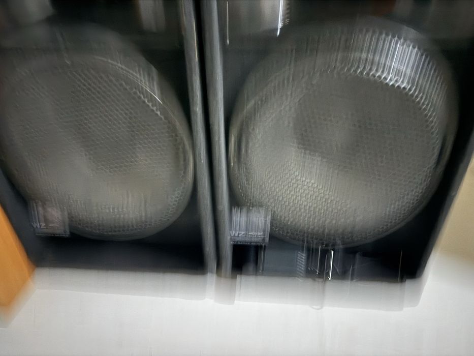 Музыкальные колонки и микрофон