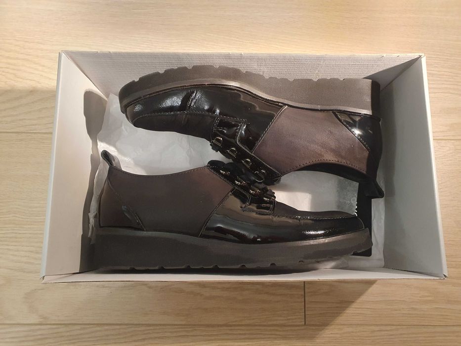 Vând pantofi casual Wojas