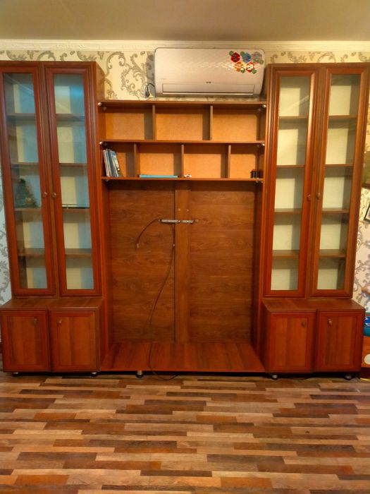 Продаётся книжный шкаф