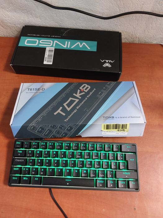 Tastatura mecanica cu fir lumina verde,61% noua,completa,gaming,compet