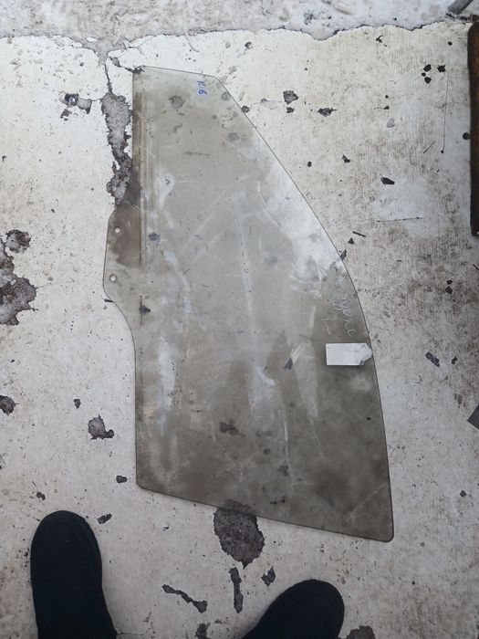 Стекло двери Мазда Кседокс 6