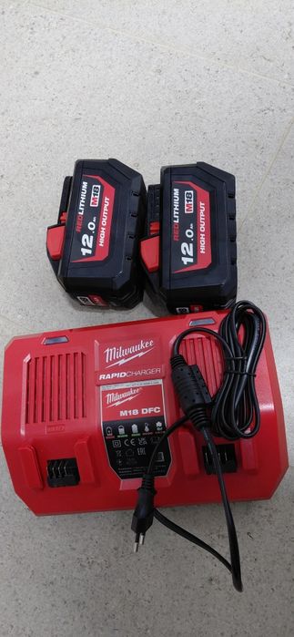Acumulatori milwaukee m18  12ah