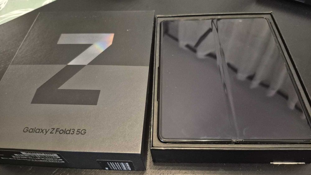 Samsung Galaxy Z Fold 3 – 512 GB – Ca nou + S Pen + Cutie & Accesorii