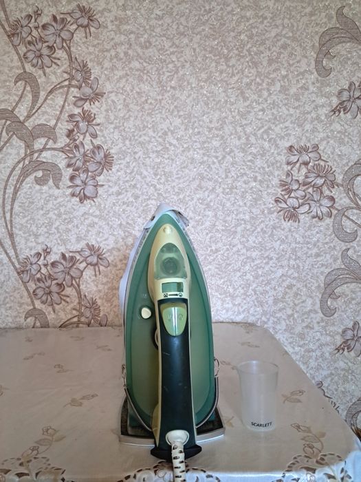 Продам утюг Scarlett