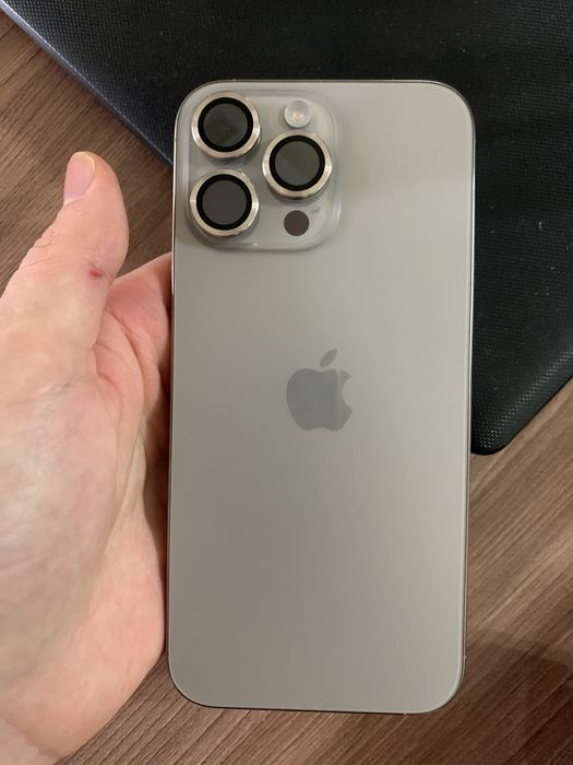 Iphone 16 Pro Max natural titan