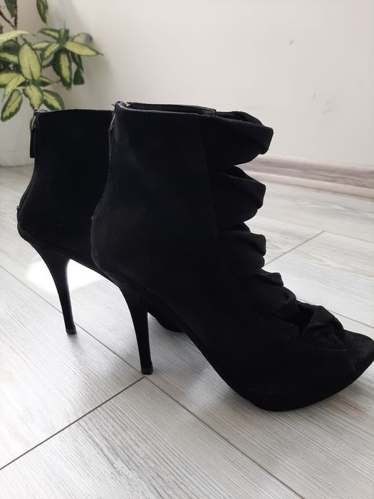 Велурени високи обувки Hoss intropia