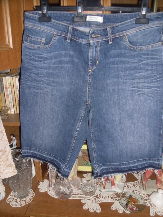 pantaloni scurti de blug
