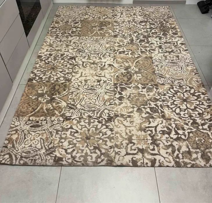 Новый красивый ковер из ОАЭ