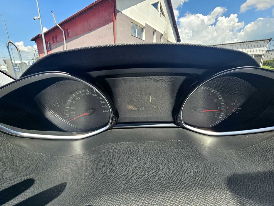 Peugeot 308 Benzină 1.2 an 2016 cutie manuală