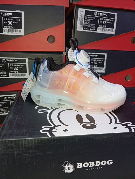 Кроссовки по 8000 тг