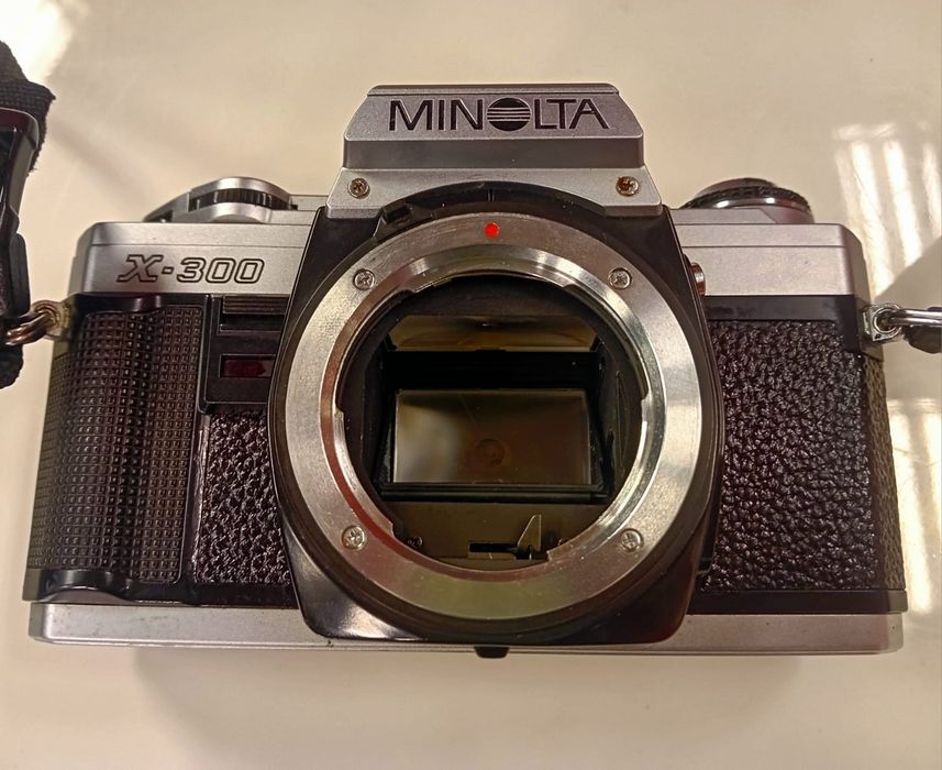 Minolta X-300 + obiectiv zoom - DEFECT
