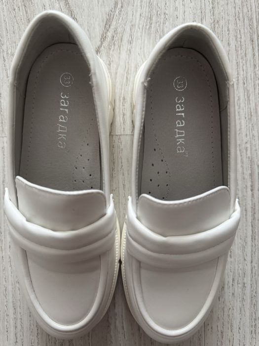 Туфли новые, белые, школьные для девочки