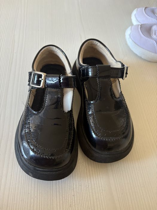 Туфли и кроссовки для девочки