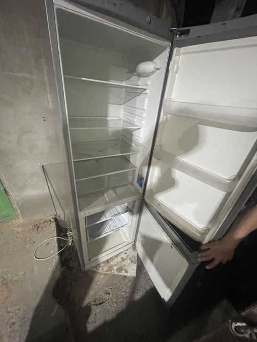Indezit haladelnik holati yaxwi ishlidi srochna sotiladi