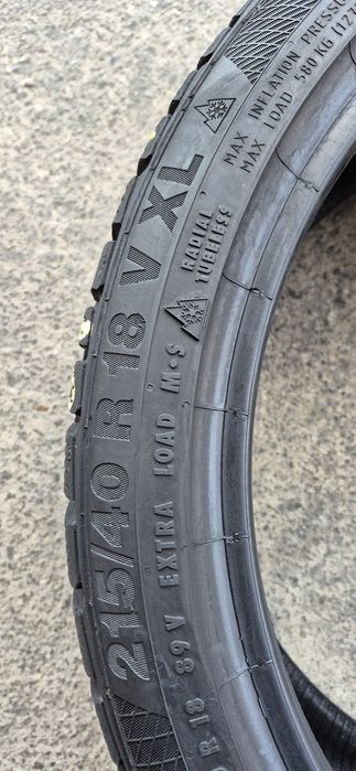 4 anvelope iarna Continental 215/40/18.Pretul este pe bucata