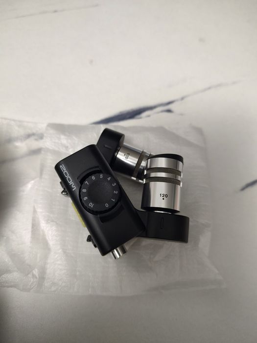 Vând reportofon/recorder handy Zoom H8 portabil