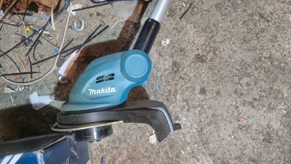 Акумулаторен тример Makita