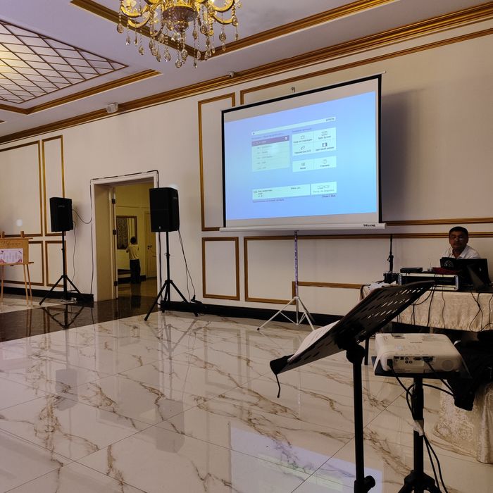 Аренда проектора с экраном