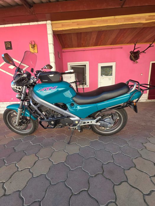 Vînd Honda ntv 650