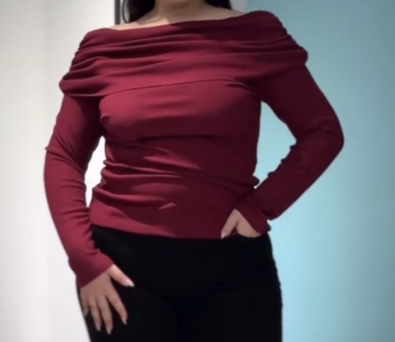 Продаю бордовую кофточку