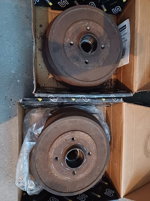 Комплект задни  барабани с лагери и накладки за Дачия и Рено