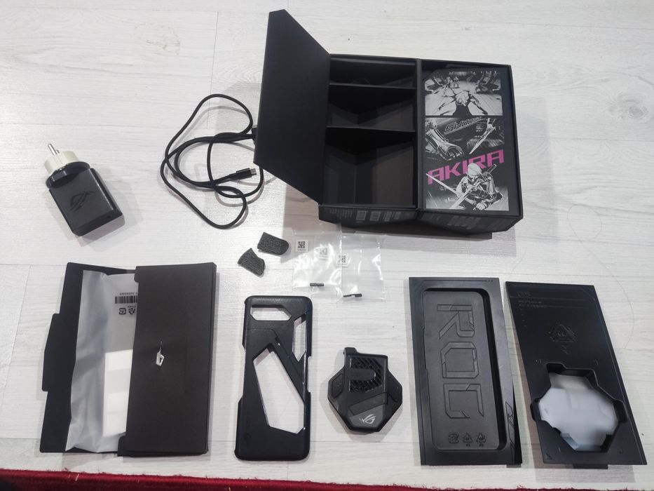 Продам комплект от Asus rog phone 5