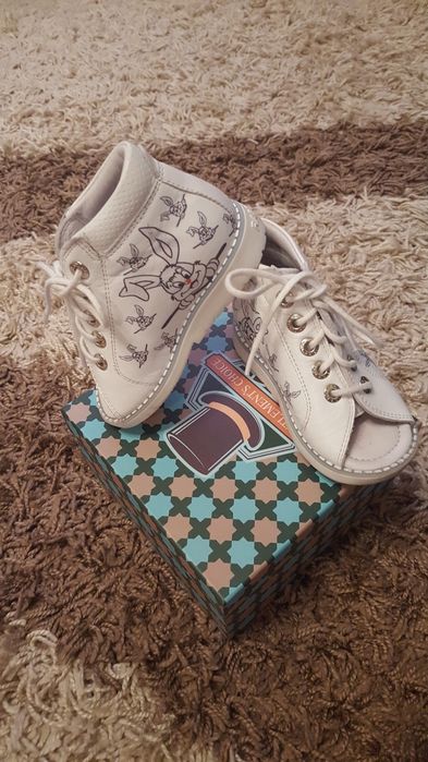 Продам детскую обувь